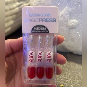 L- Dashing Diva Magic Press Nails